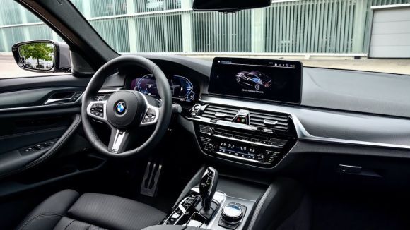 interior-bmw-545e BMW 545e - Preço, Ficha Técnica, Fotos