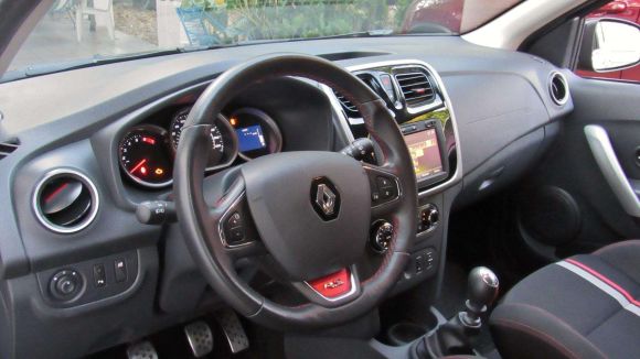 interior-renault-sandero-rs Renault Sandero RS - Preço, Ficha Técnica, Fotos