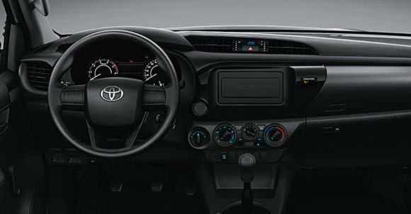 interior-toyota-hilux-cabine-simples Toyota Hilux Cabine Simples - Preço, Ficha Técnica, Fotos