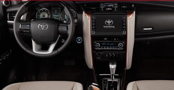 interior-toyota-sw4 Toyota SW4 - Preço, Ficha Técnica, Fotos