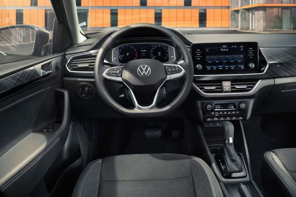 painel-volkswagen-virtus Volkswagen Virtus - Preço, Ficha Técnica, Fotos